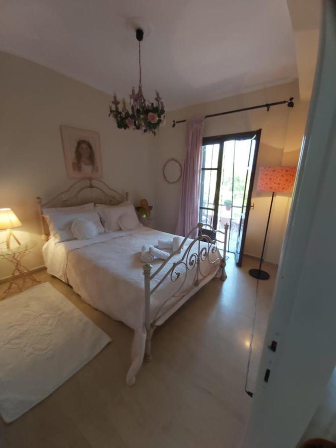 Eugenia Apartment Perama  Bagian luar foto